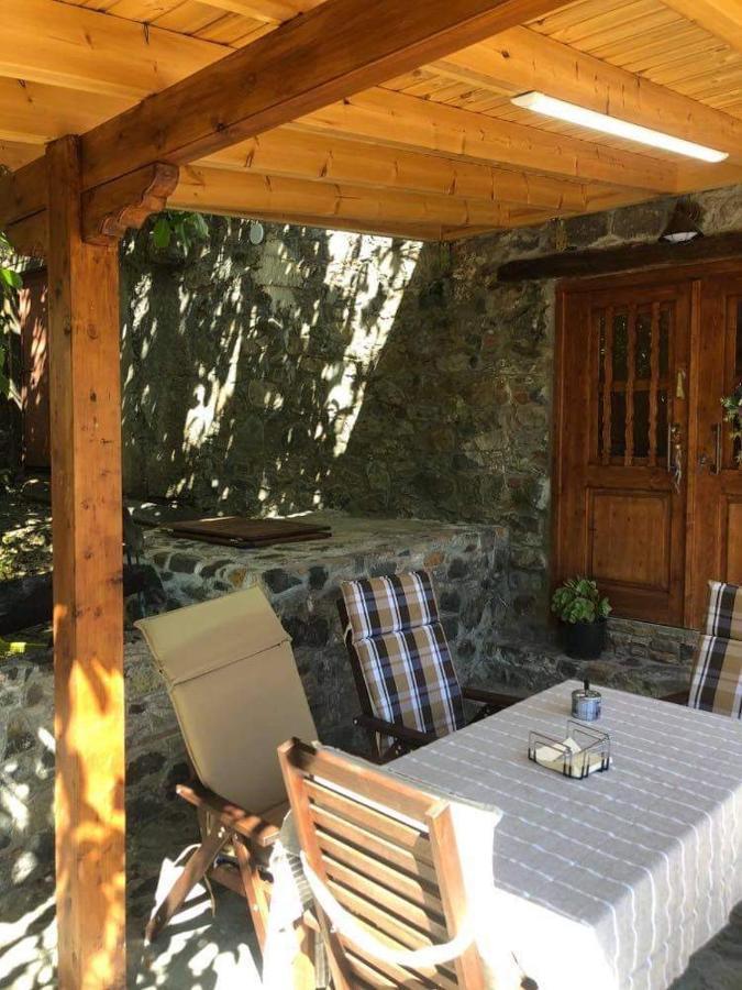 To Spiti Tou Faliari Platanistasa Eksteriør billede